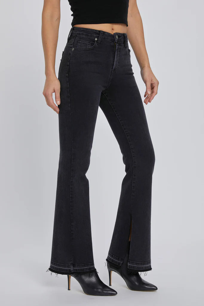 HIDDEN BLACK SLIT FLARE JEANS