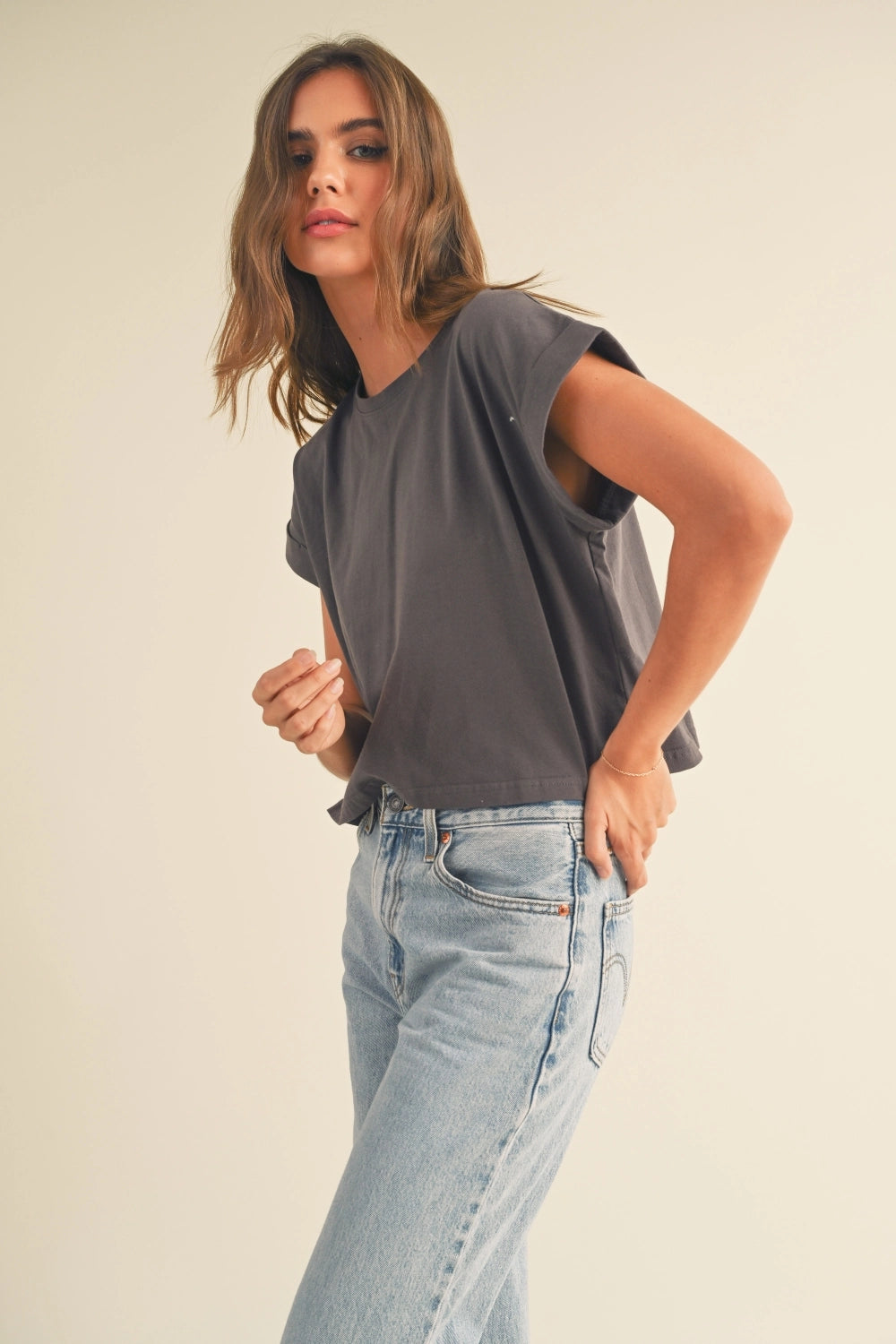 ROUND NECK CUFFED SLEEVE TOP