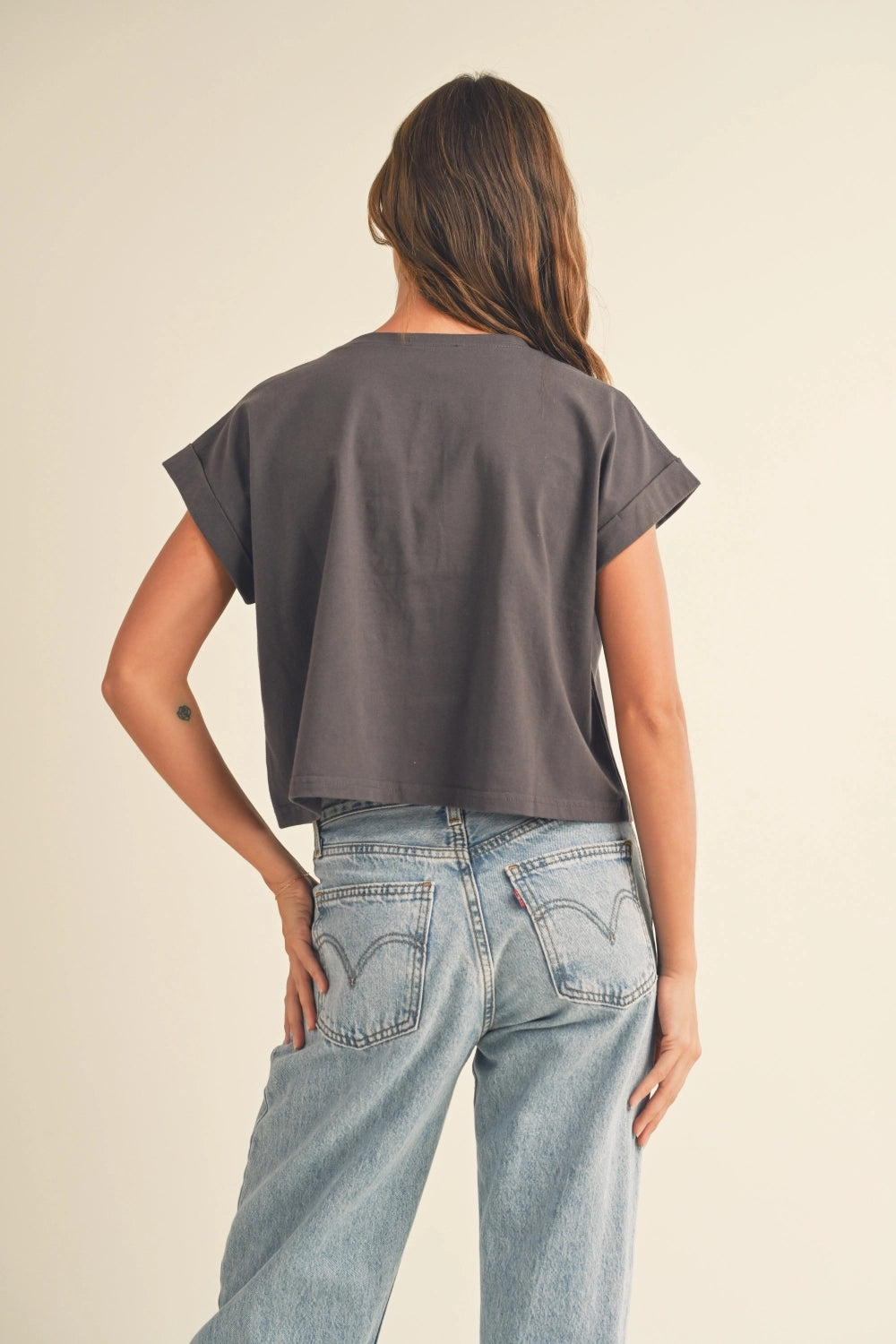 ROUND NECK CUFFED SLEEVE TOP