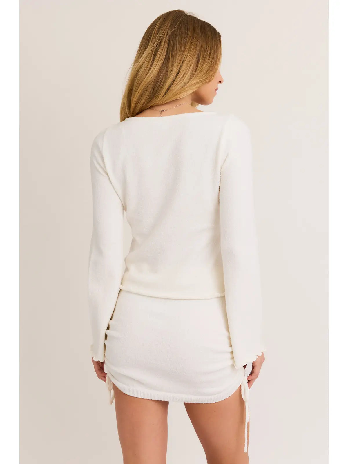 LONG SLEEVE HIGH NECK HEM SWEATER