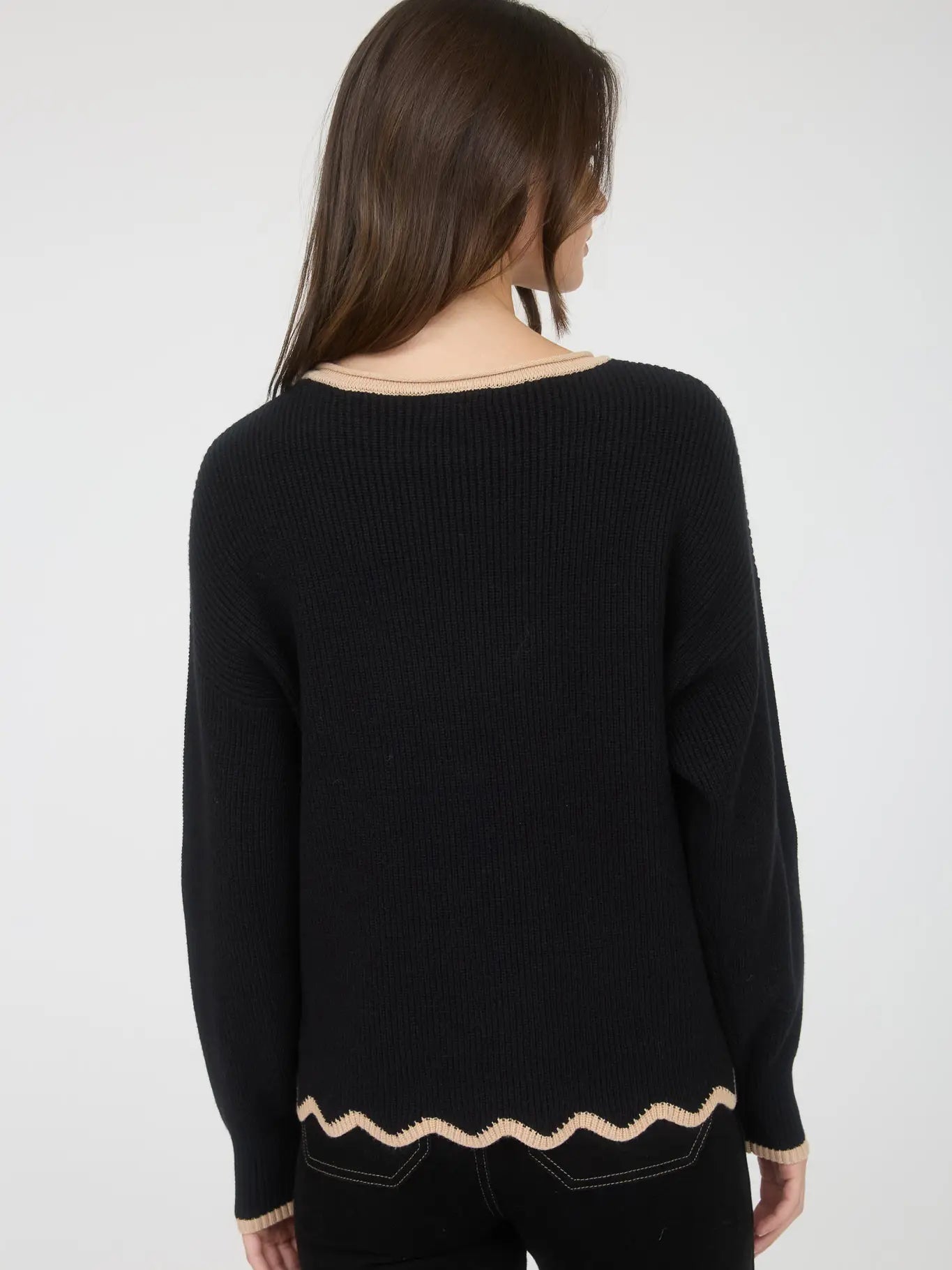 SCALLOP TRIM KNIT PULLOVER