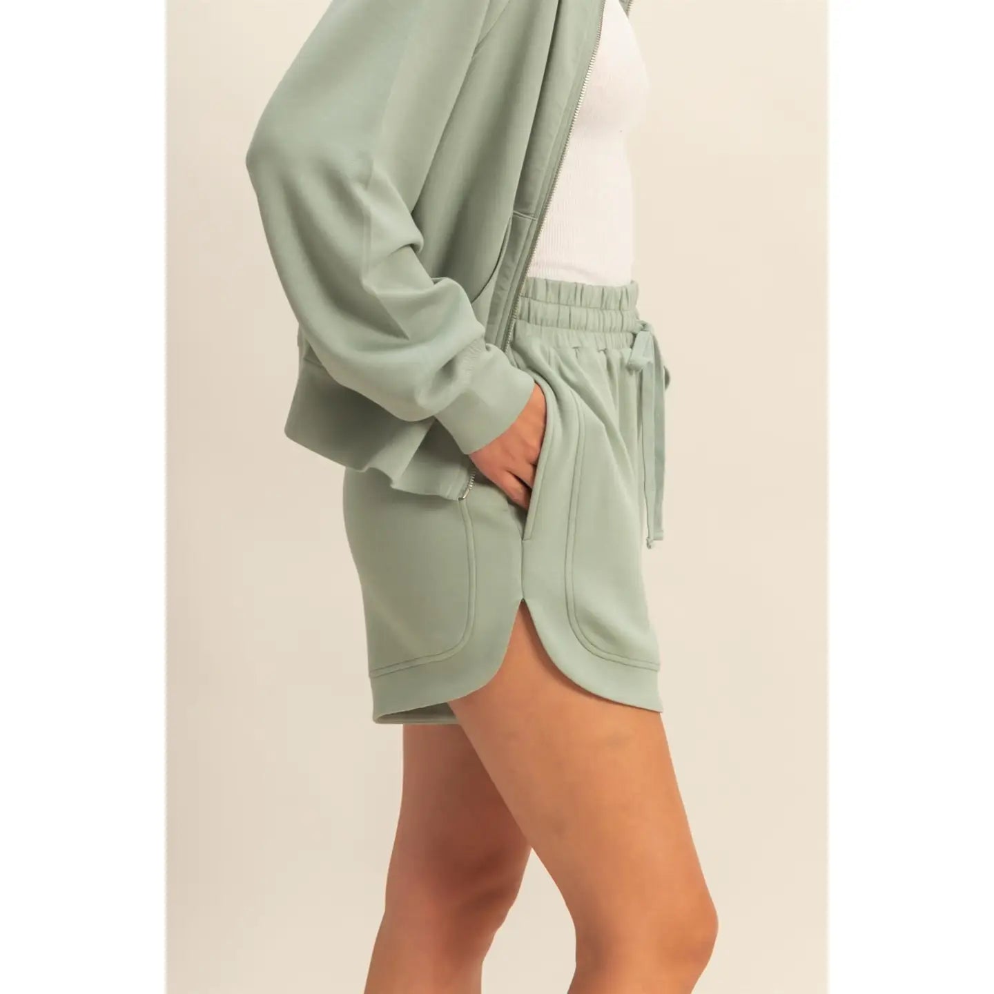 SCUBA ELASTICIZED LOOSE SWEAT SHORTS