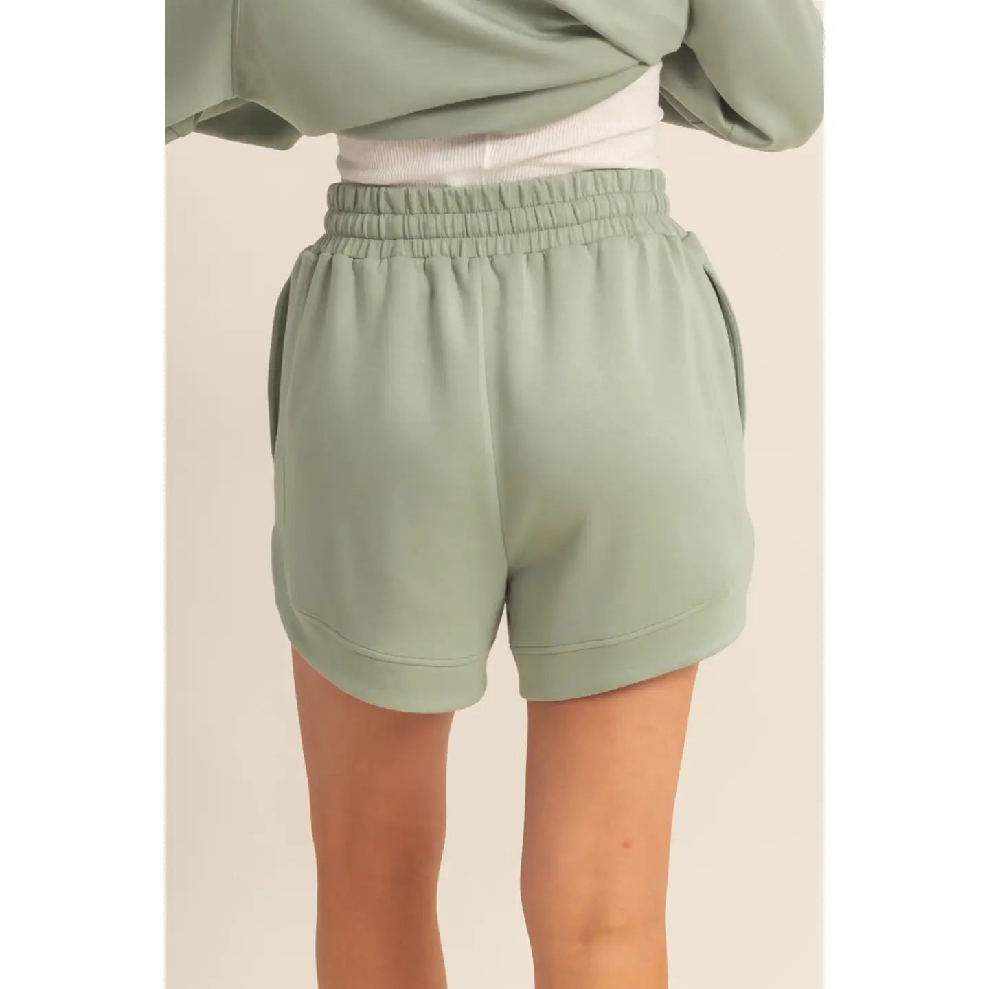 SCUBA ELASTICIZED LOOSE SWEAT SHORTS
