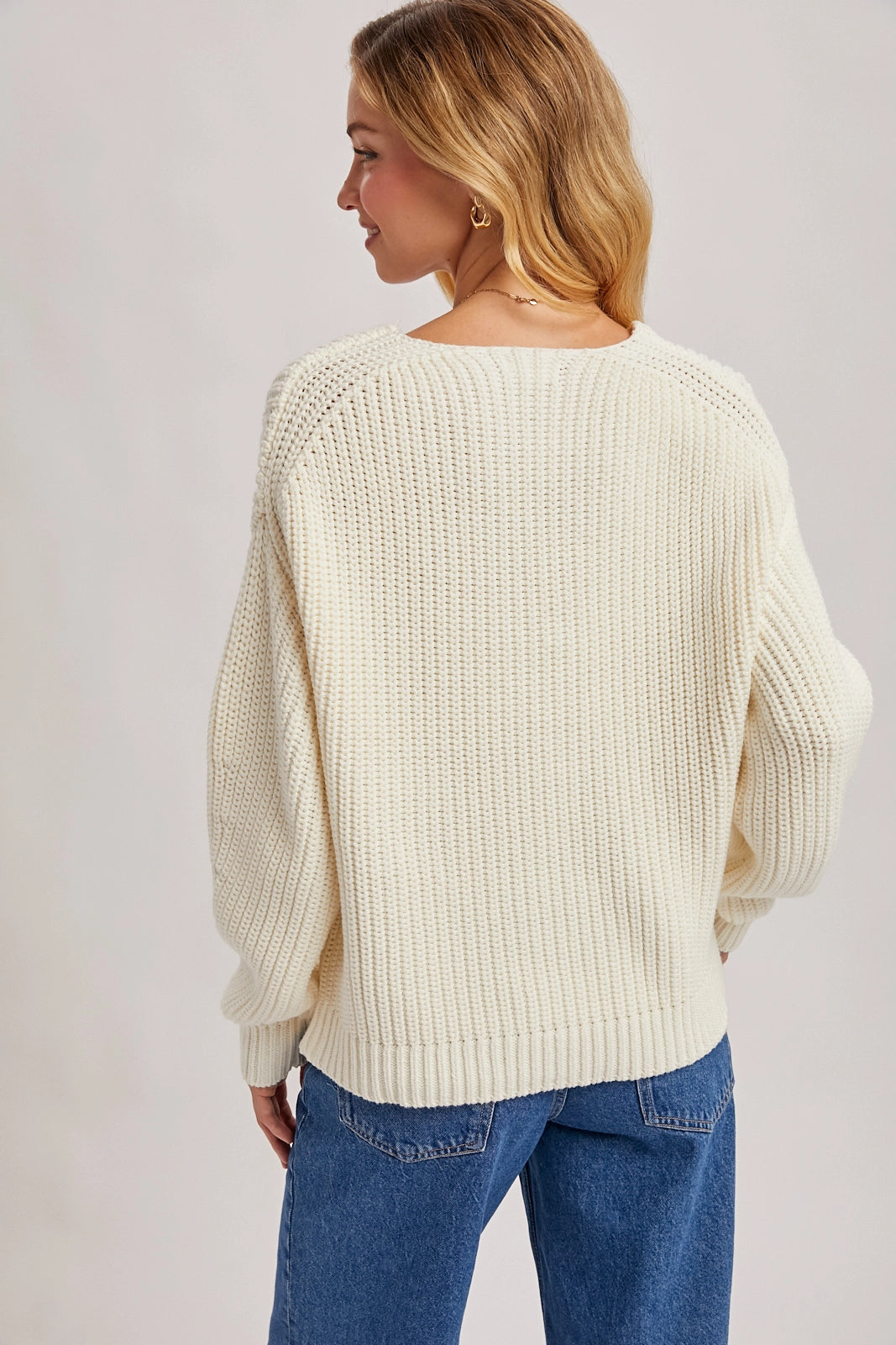 V-NECK SWEATER