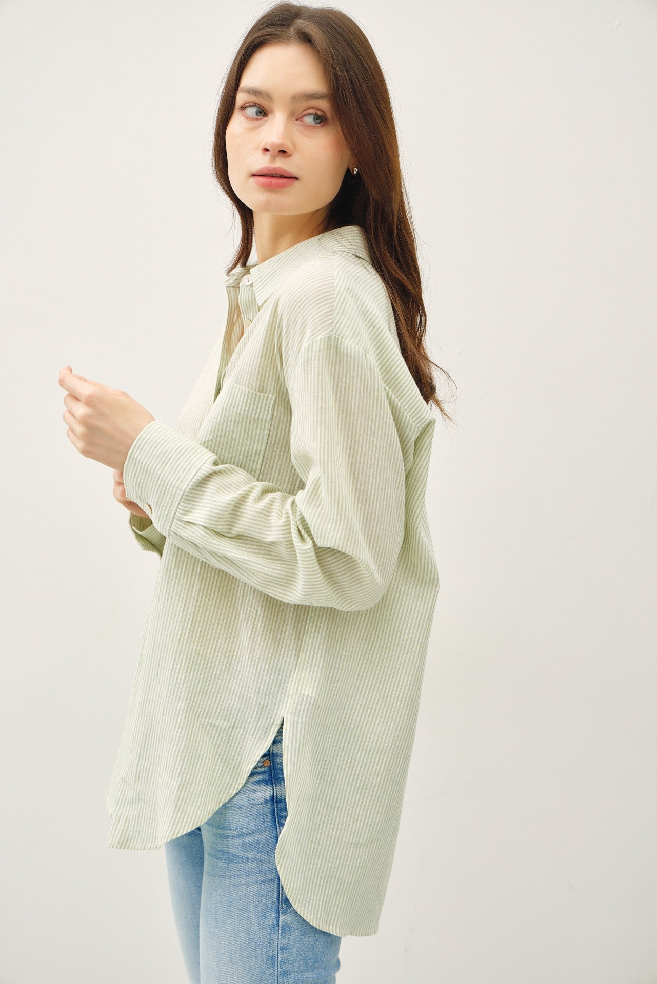 CLASSIC CUT STRIPED BUTTON UP TOP