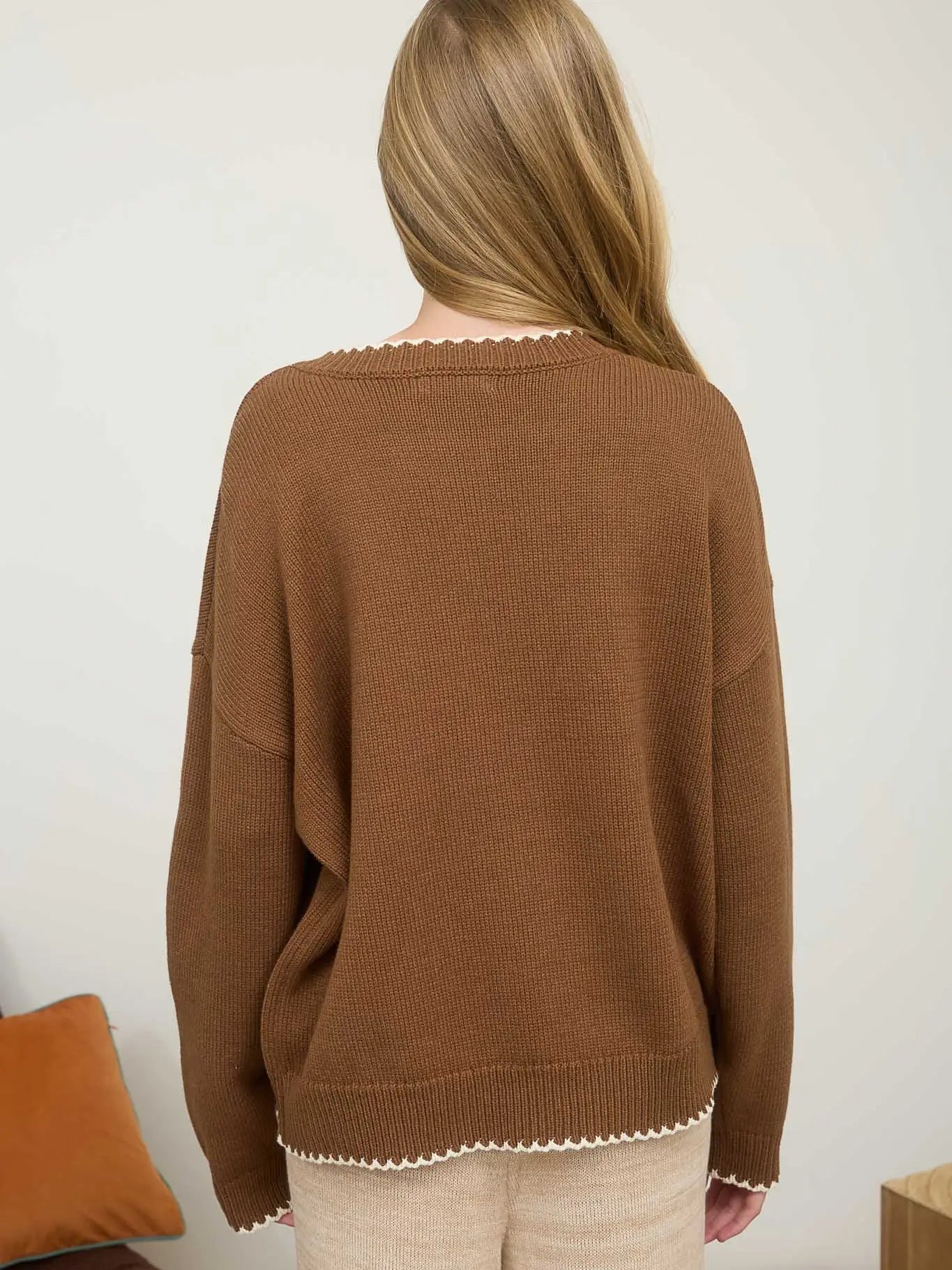CONTRAST STITCH TRIM CREWNECK PULLOVER