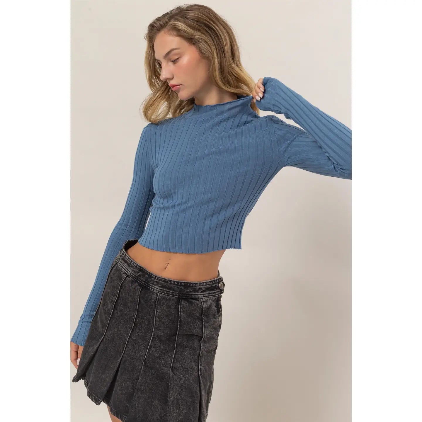 RIBBED KNIT CROP TOP