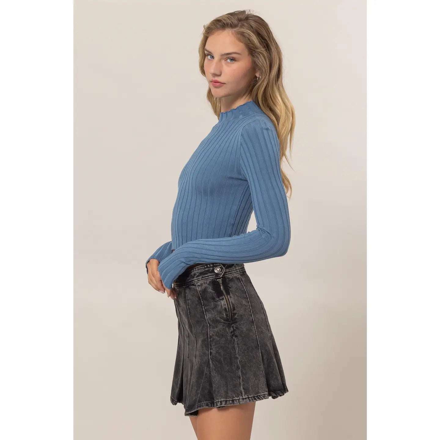 RIBBED KNIT CROP TOP