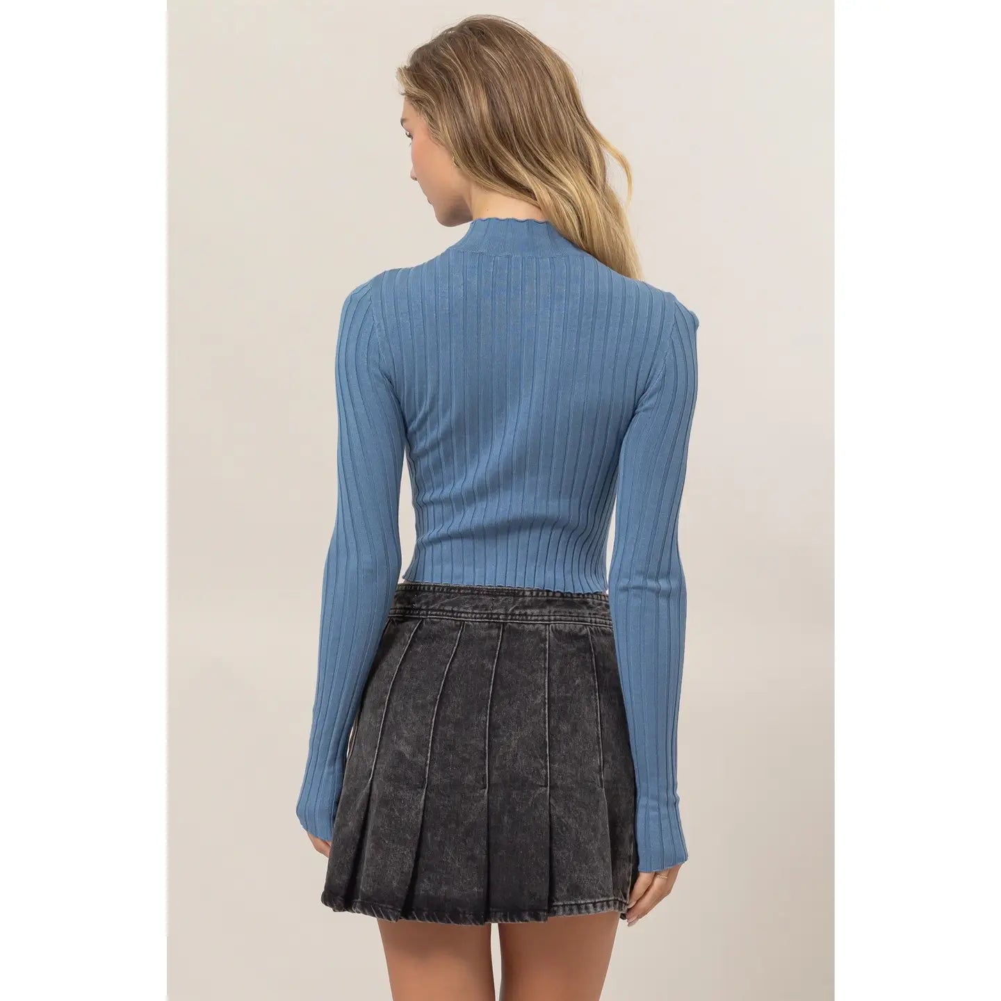 RIBBED KNIT CROP TOP