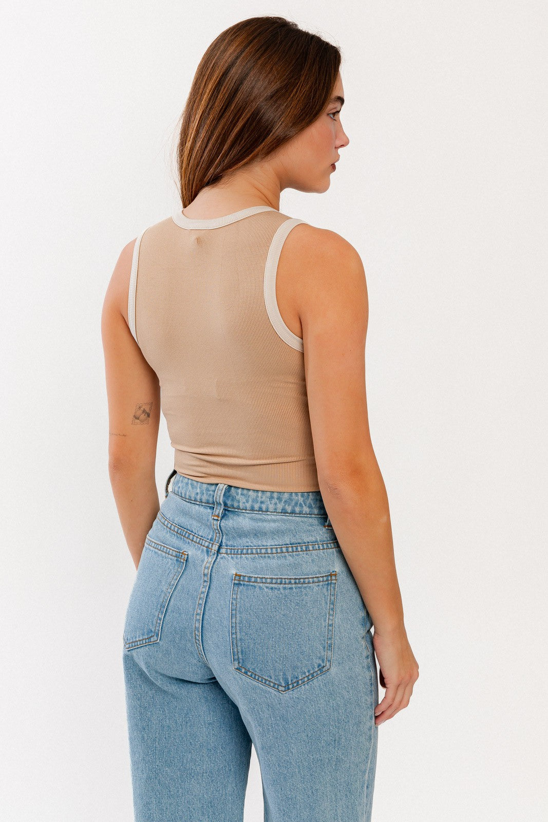 ROUND NECK SLEEVELESS RIBBED BODYSUIT